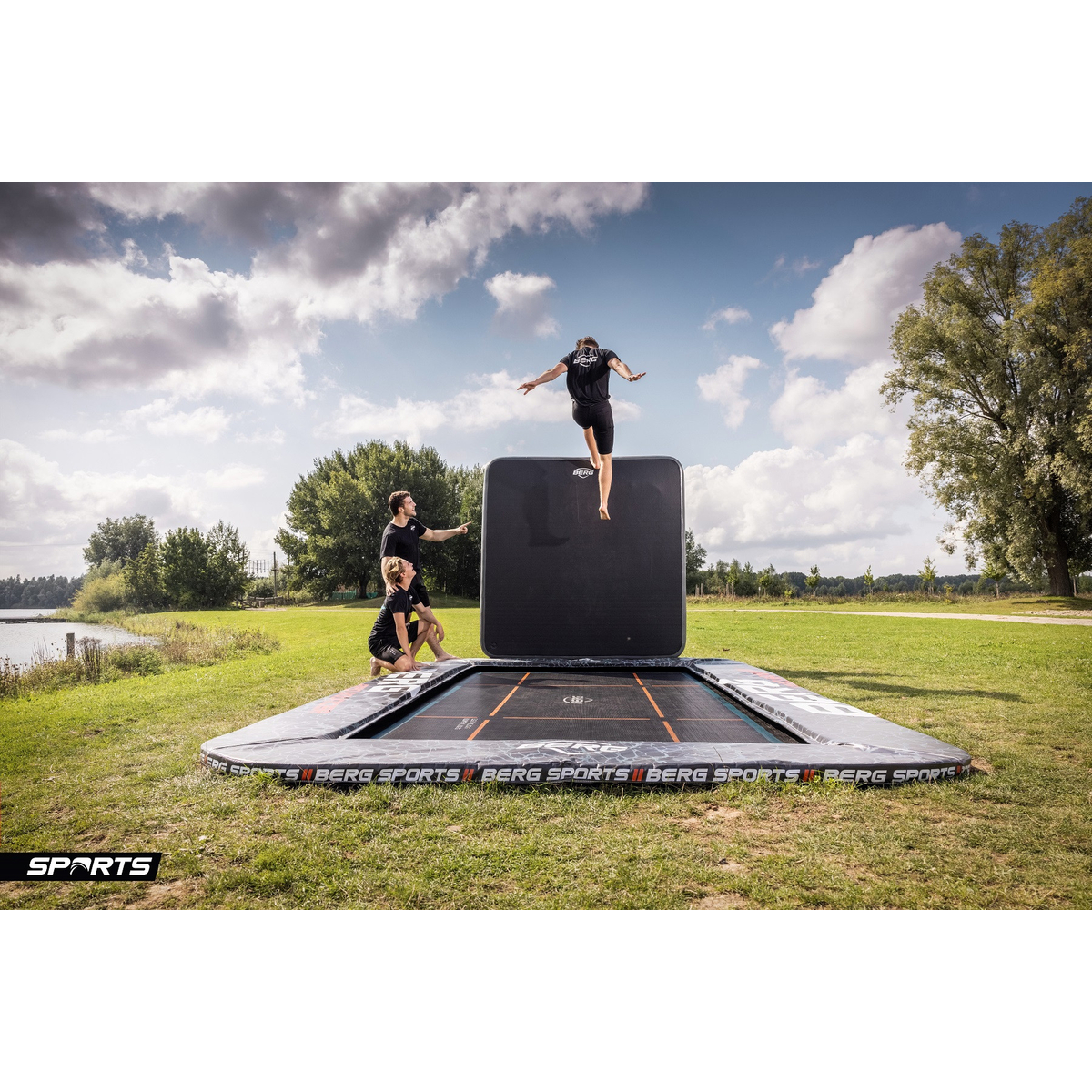 BERG Ultim Pro Bouncer Flatground Trampoline 5x5 + AeroWall