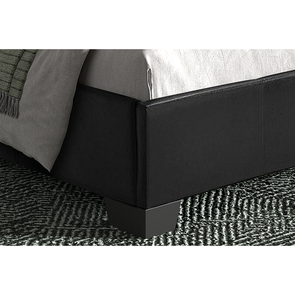 Interiax George Bed - Zwart PU Leder - 140x200 cm - Inclusief Lattenbodem