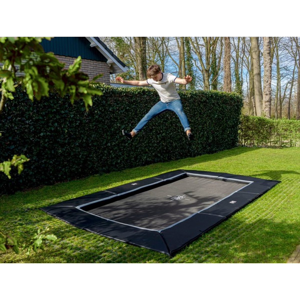 EXIT Dynamic groundlevel trampoline 275x458cm met Freezone veiligheidstegels - zwart