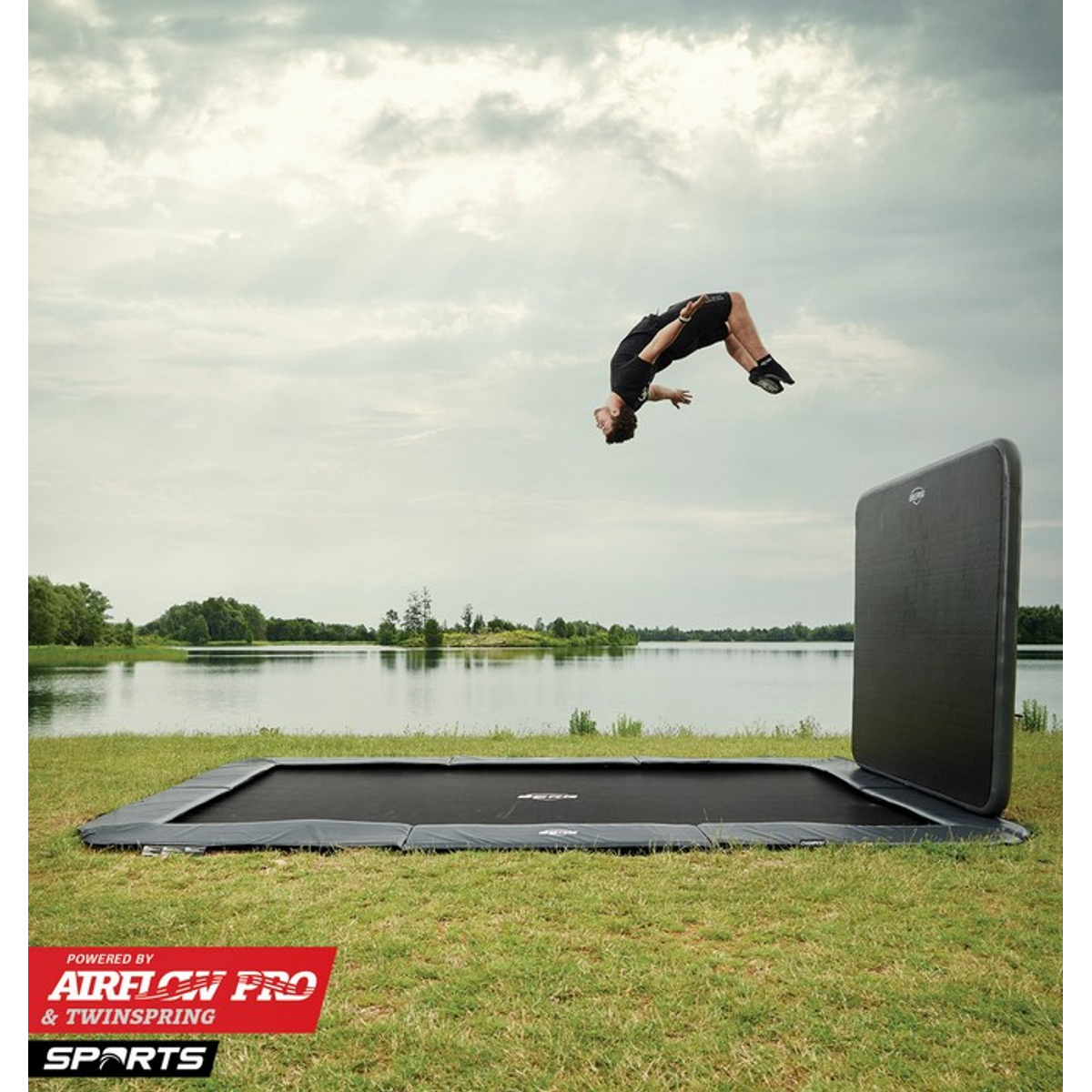 Berg Ultim Champion FlatGround Trampoline 410 Black + AeroWall BLK&GRY