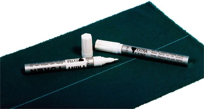 White marker pen for billiard cloths